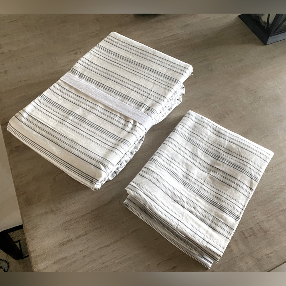 Pottery Barn Kids Twin Striped Sheet Set - New